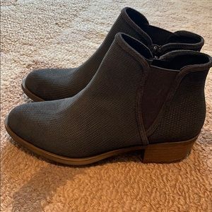 Kensie Gerona boots